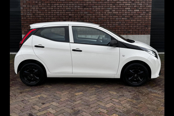 Toyota Aygo 1.0 VVT-i x-fun / Airco / C.V. met afstandsbediening + Elek. Pakket / 1e Eigenaar / NED-Aygo