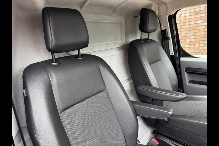 Toyota ProAce Long Worker 2.0 D Navigator / 122 PK / Automaat / Trekhaak / Navigatie / Stoelverwarming / 1e Eigenaar