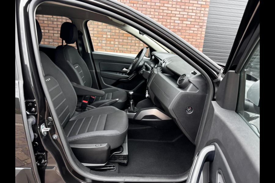 Dacia Duster 1.3 TCe Prestige / 130 PK / Trekhaak / Navigatie + Camera Rondom / Climate Control / Stoelverwarming