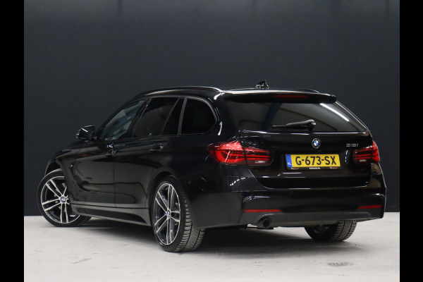 BMW 3 Serie Touring 318i M Sport Corporate Lease *WEEKAANBIEDING* [SCHUIFDAK, CAMERA, STOELVERWARMING, VOL. LEDER, PDC V+A, HUD, NAVIGATIE, CRUISE, CLIMATE, NIEUWSTAAT]