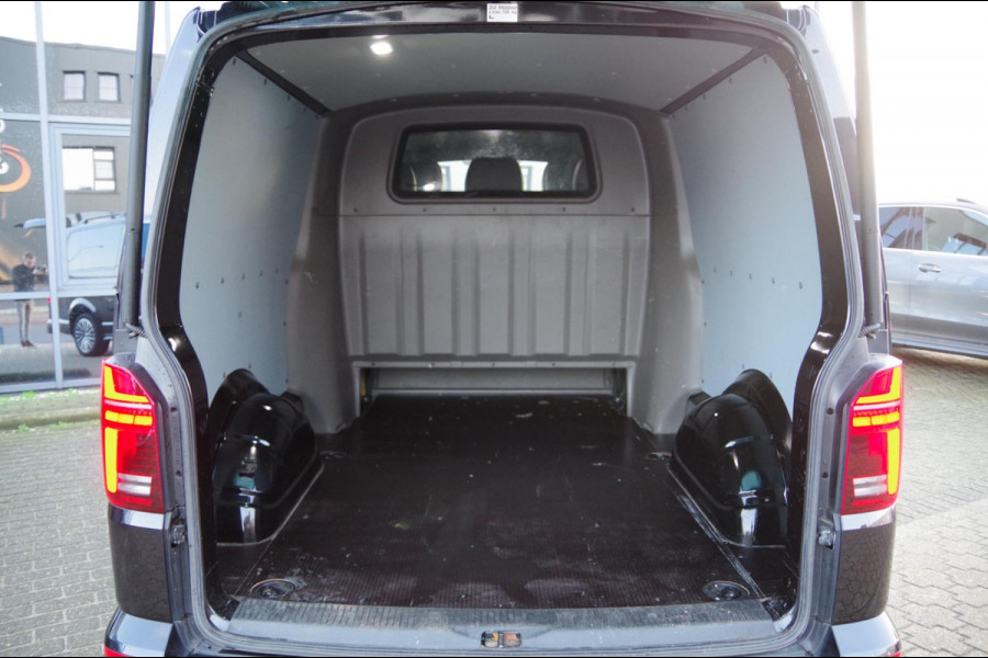 Volkswagen Transporter 2.0 TDI L2 DC-5P, 199PK AUT. 2X SCHUIFDEUR, LED, LEDER, TREKHAAK, VIRTUAL, ADAPT. CRUISE, CAMERA, PDC