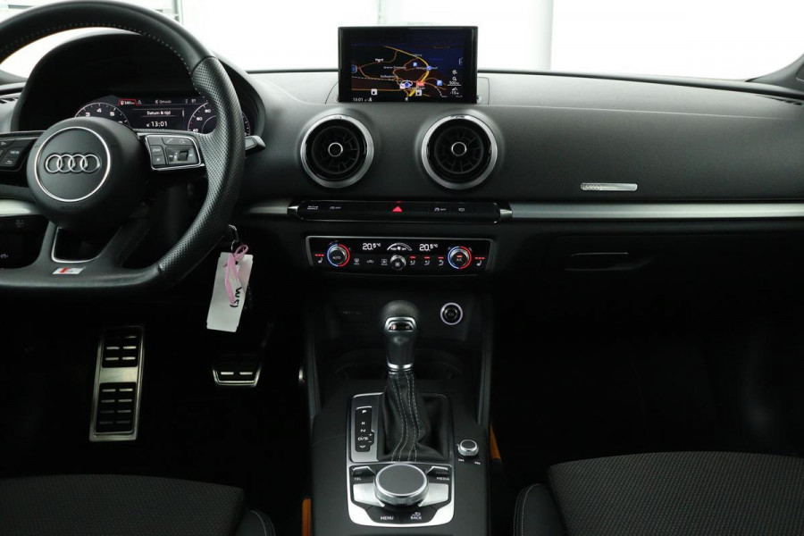 Audi A3 35 TFSI Advance Sport | Stoelverwarming | Carplay | Virtual Cockpit | Half leder | Full LED | Navigatie | Sportstoelen | S-Line