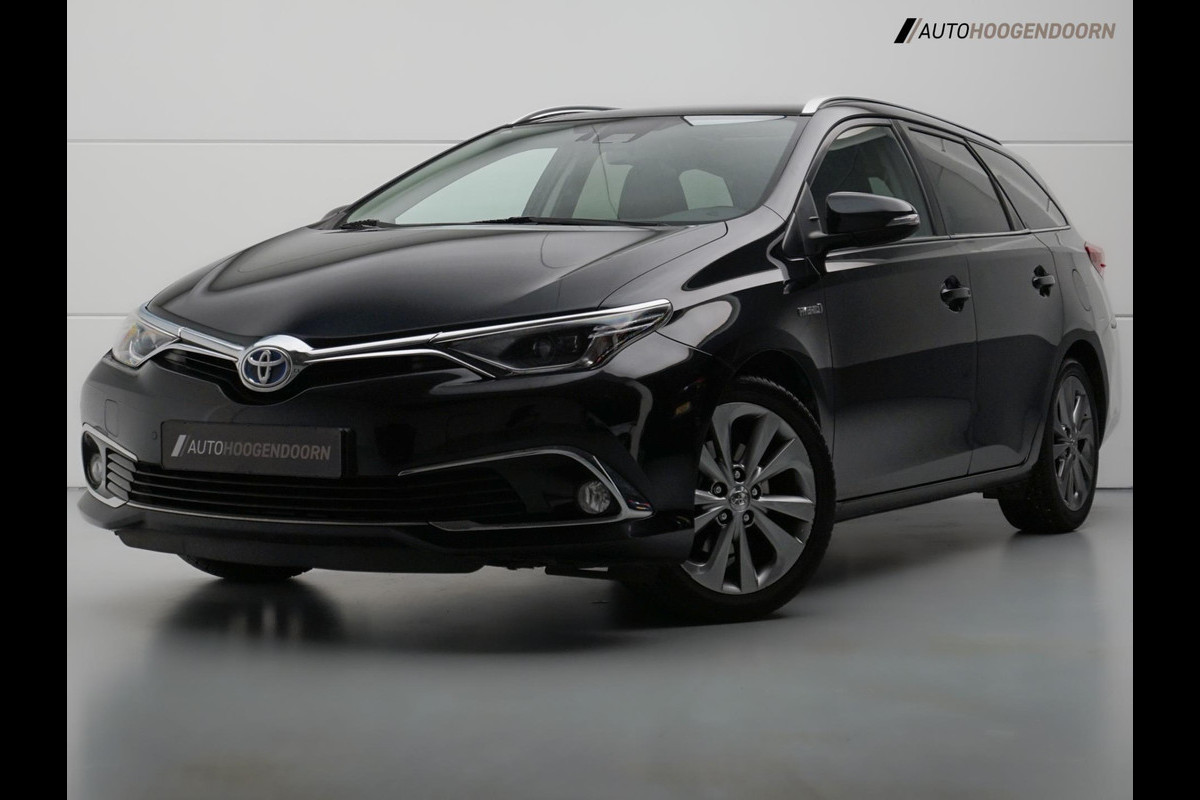 Toyota Auris Touring Sports 1.8 Hybrid Executive (APPLE CARPLAY,LED VERLICHTING,CAMERA,PANORAMA,STOELVERWARMING,LEDER,TOPCONDITIE)