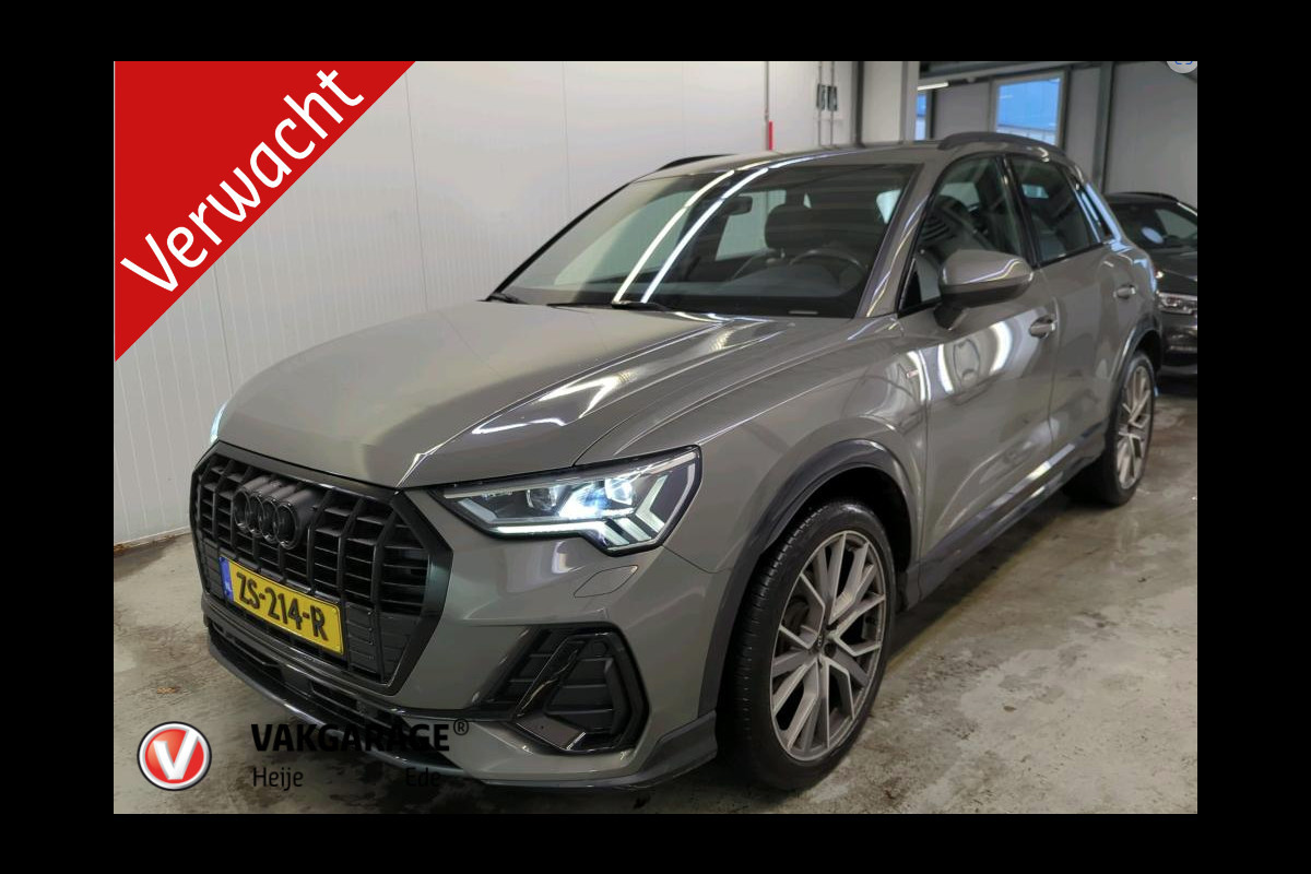 Audi Q3 35 TFSI S Line edition one | 2 X S-Line | Sfeerverlichting | Black Optic | NL-Auto |