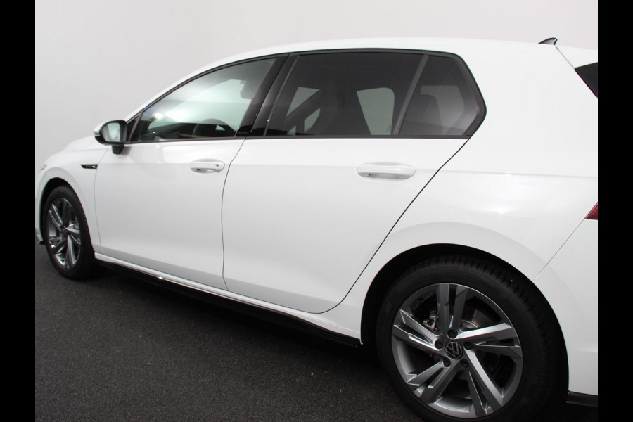 Volkswagen Golf 1.5 eTSI 150pk DSG R-Line | Panorama dak | Navigatie | Apple Carplay/Android Auto | Climate Control | Camera | Dab | Extra Getint Glas | Adaptive Cruise Control | Virtual Cockpit | Lichtmetalen Velgen