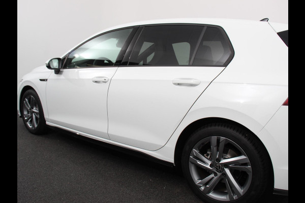 Volkswagen Golf 1.5 eTSI 150pk DSG R-Line | Panorama dak | Navigatie | Apple Carplay/Android Auto | Climate Control | Camera | Dab | Extra Getint Glas | Adaptive Cruise Control | Virtual Cockpit | Lichtmetalen Velgen