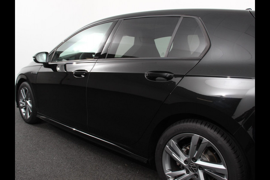 Volkswagen Golf 1.5 eTSI 150pk DSG R-Line | Panorama dak | Navigatie | Apple Carplay/Android Auto | Climate Control | Camera | Dab | Extra Getint Glas | Adaptive Cruise Control | Virtual Cockpit | Lichtmetalen Velgen