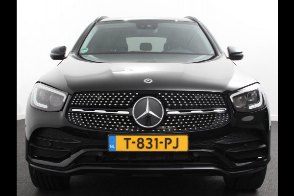 Mercedes-Benz GLC 300e 4MATIC Premium Plus AMG-Line | Climate control | Cruise control | Sfeerverlichting | Panorama dak | Afneembare trekhaak | Achteruitrij camera | LED | Voorstoelen verwarmt | Parkeersensoren