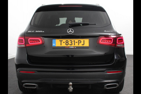 Mercedes-Benz GLC 300e 4MATIC Premium Plus AMG-Line | Climate control | Cruise control | Sfeerverlichting | Panorama dak | Afneembare trekhaak | Achteruitrij camera | LED | Voorstoelen verwarmt | Parkeersensoren