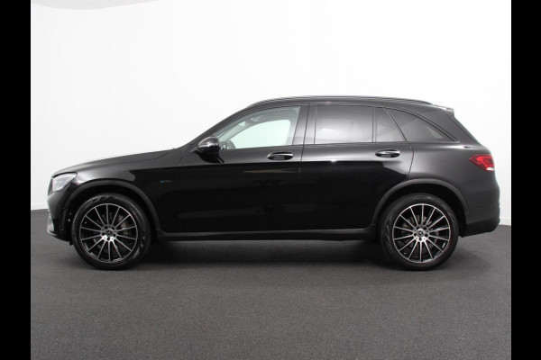 Mercedes-Benz GLC 300e 4MATIC Premium Plus AMG-Line | Climate control | Cruise control | Sfeerverlichting | Panorama dak | Afneembare trekhaak | Achteruitrij camera | LED | Voorstoelen verwarmt | Parkeersensoren