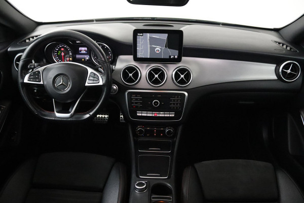 Mercedes-Benz CLA-Klasse 180 Business Solution AMG Automaat (PANORAMADAK, STOELVERWARMING, NAVIGATIE, PDC, GOED ONDERHOUDEN)