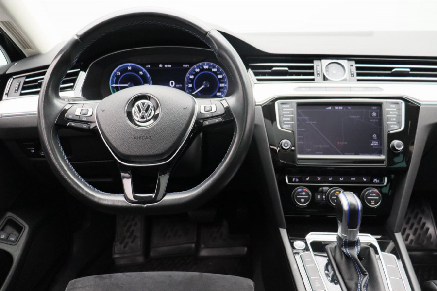 Volkswagen Passat Variant 1.4 TSI GTE Highline Trekhaak Navigatie Camera