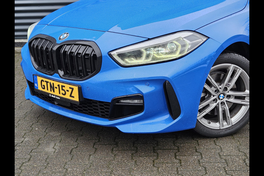 BMW 1-serie 118i M Sport Dealer O.H Misanoblauw | Panodak | Keyless |  Trekhaak Afn | Camera | Apple Carplay | Sfeerverlichting | Sportstoelen Verwarmd | Navi Pro |