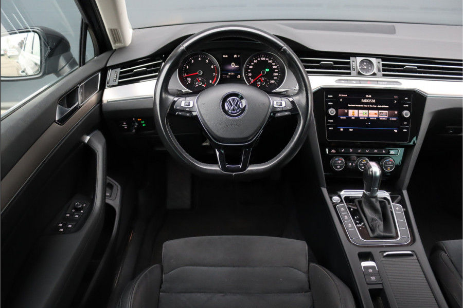 Volkswagen Passat Variant 2.0 TSI R-Line Highline Aut6 | Adaptieve Cruise Control | Trekhaak | Standkachel | Verwarmd Stuurwiel | Elek. Stoelverstelling | Stoelverwarming | Apple Carplay/Android Auto |