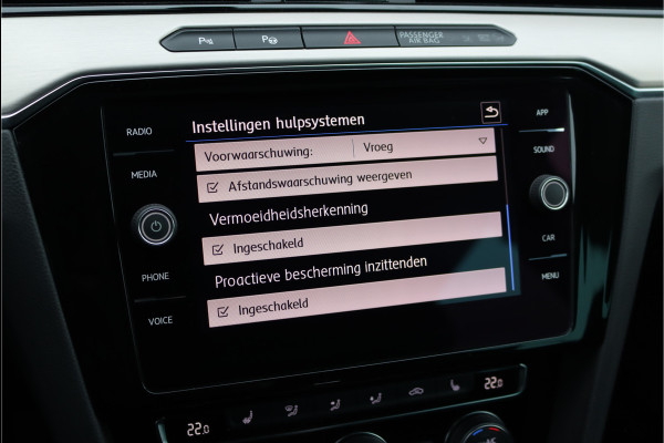 Volkswagen Passat Variant 2.0 TSI R-Line Highline Aut6 | Adaptieve Cruise Control | Trekhaak | Standkachel | Verwarmd Stuurwiel | Elek. Stoelverstelling | Stoelverwarming | Apple Carplay/Android Auto |