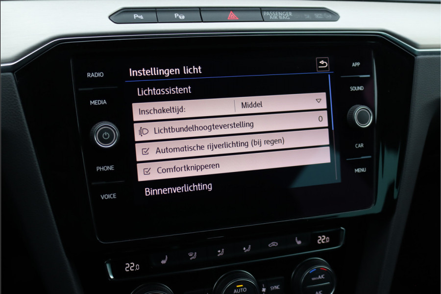 Volkswagen Passat Variant 2.0 TSI R-Line Highline Aut6 | Adaptieve Cruise Control | Trekhaak | Standkachel | Verwarmd Stuurwiel | Elek. Stoelverstelling | Stoelverwarming | Apple Carplay/Android Auto |