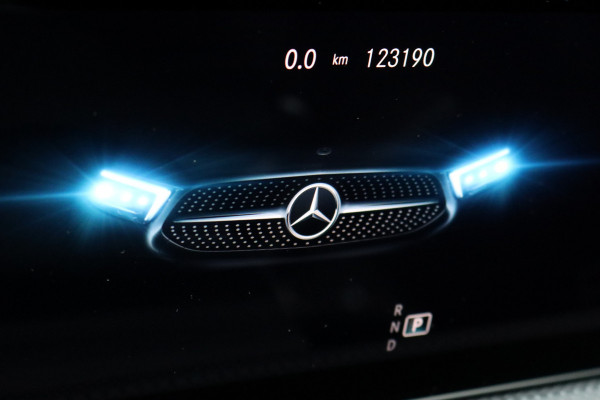 Mercedes-Benz CLA-Klasse 180 AMG Line Aut7 | Panoramadak | Memory | Sfeerverlichting | Camera | Advanced Sound System | Keyless Go | Zitcomfortpakket | Cruise Control | Multibeam LED |