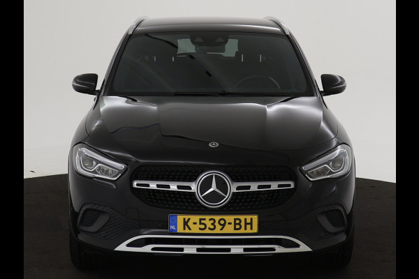 Mercedes-Benz GLA 200 Business Solution Luxury | Trekhaak | Inclusief 24 maanden MB Certified garantie voor Europa.