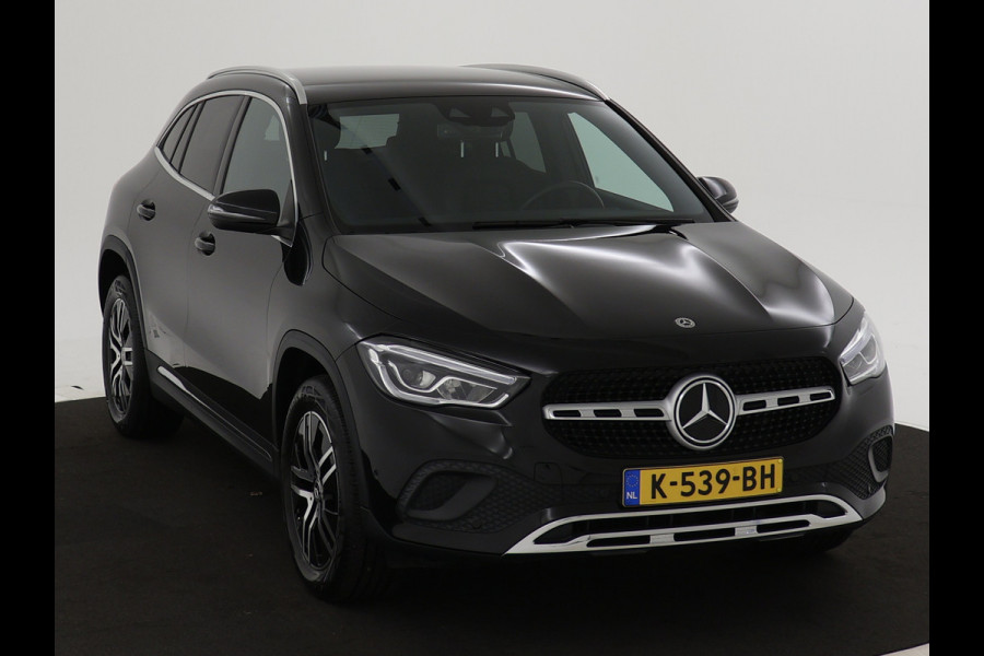 Mercedes-Benz GLA 200 Business Solution Luxury | Trekhaak | Inclusief 24 maanden MB Certified garantie voor Europa.