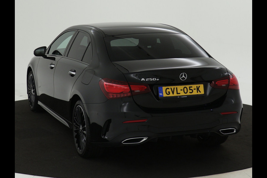 Mercedes-Benz A-Klasse 250 e AMG Face Lift Plug-In Hybride | Achteruitrijcamera | KEYLESS GO-comfortpakket |  Smartphone-integratie|  Dodehoekassistent | Navigatie | Nightpakket | Sfeerverlichting | | Inclusief 24 maanden MB Certified garantie voor Europa.