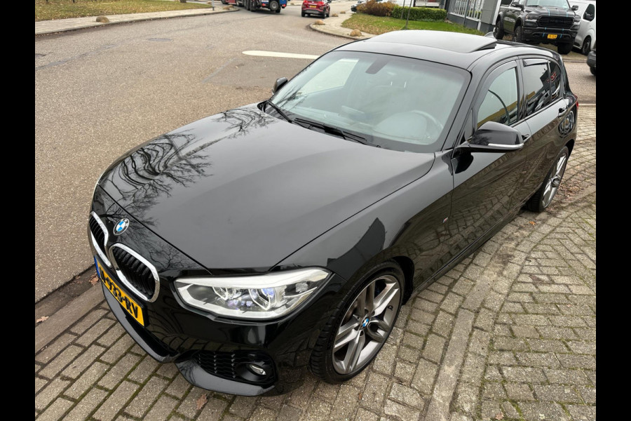 BMW 1 Serie 118d 2017 M-SPORT PAKKET DAKRAAM VOL-LEER LUX HARMAN KARDON