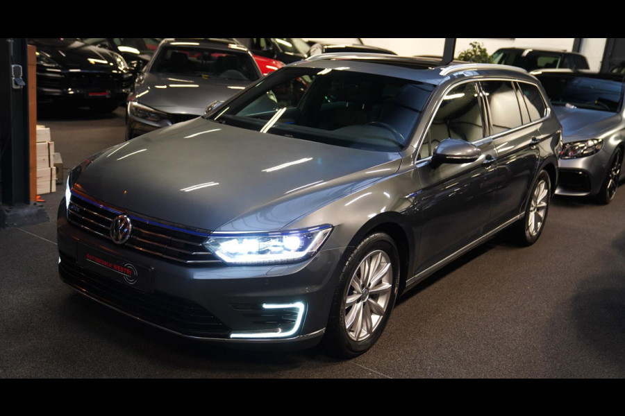 Volkswagen Passat Variant 1.4 TSI GTE Connected Series Plus | Panorama | Trekhaak | Leder/Alcantara | Apple Carplay | Stoelverwarm