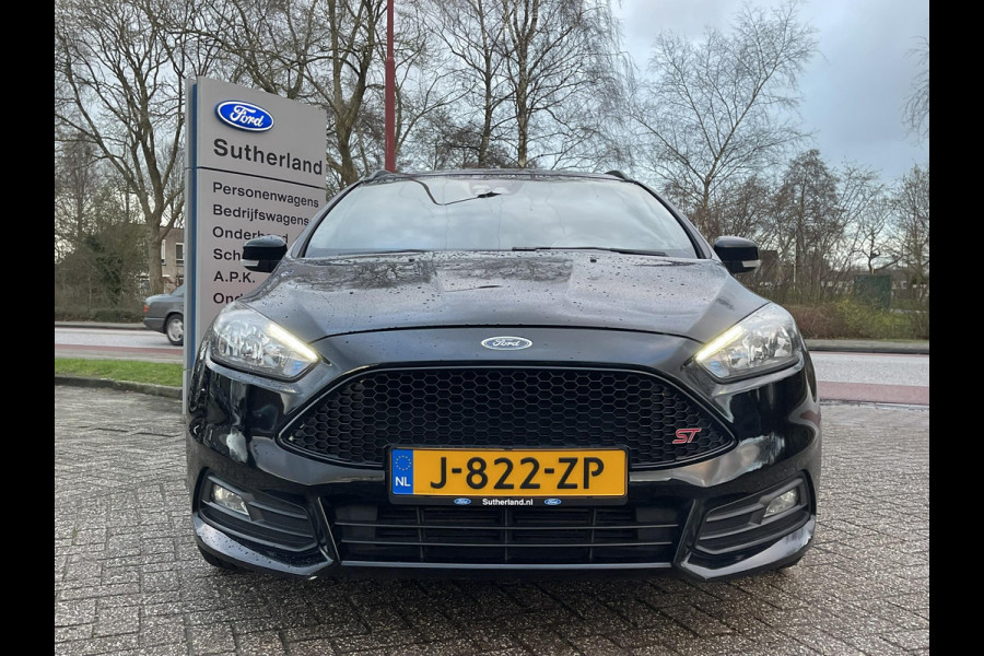 Ford FOCUS Wagon 2.0 ST-3 250pk Achteruitrijcamera | Recaro | Cruise control | Stoelverwarming | Dealer onderhouden