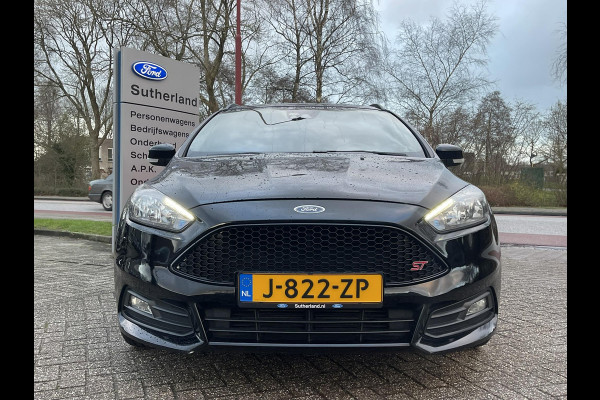 Ford FOCUS Wagon 2.0 ST-3 250pk Achteruitrijcamera | Recaro | Cruise control | Stoelverwarming | Dealer onderhouden