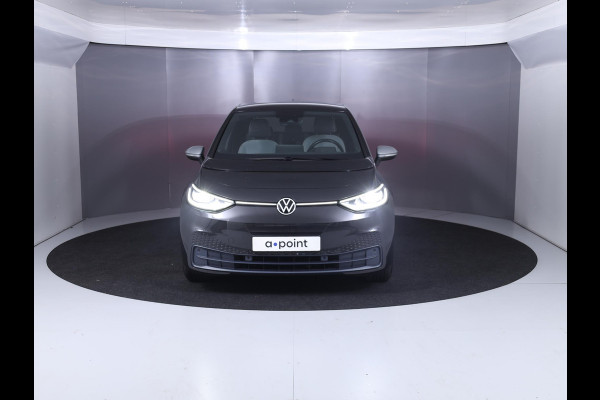 Volkswagen ID.3 First Plus 58 kWh 204PK | Navigatie | Parkeersensoren | Parkeercamera | Adaptieve cruise control | Stoelverwarming | 19" lichtmetalen velgen |