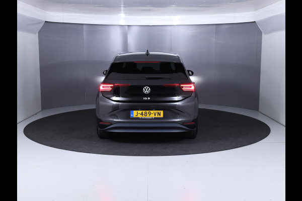 Volkswagen ID.3 First Plus 58 kWh 204PK | Navigatie | Parkeersensoren | Parkeercamera | Adaptieve cruise control | Stoelverwarming | 19" lichtmetalen velgen |