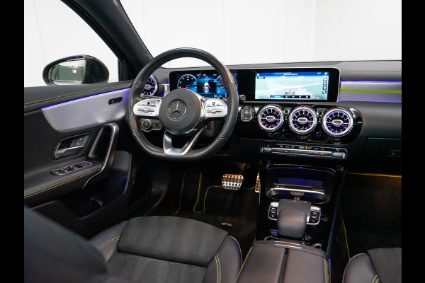 Mercedes-Benz A-Klasse A 220 AMG Line | Pano | Edition 1