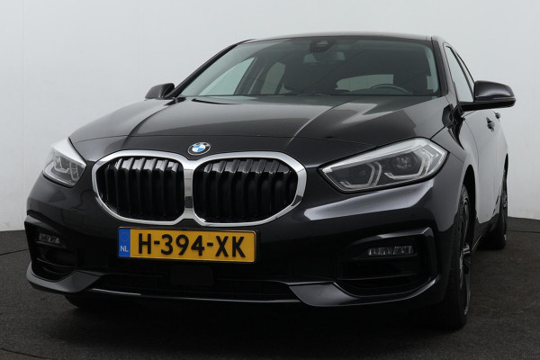 BMW 1-serie 118i Executive Edition SportLine AANBIEDING!(NL-auto, Dealer ondH, Navi-groot, Carplay/ Android, PDC V+A, Cruise, Etc)