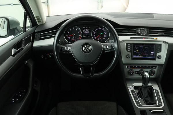 Volkswagen Passat 1.4 TSI Business Edition | Stoel & stuurverwarming | Adaptive cruise | Trekhaak | Camera | Navigatie | Climate control