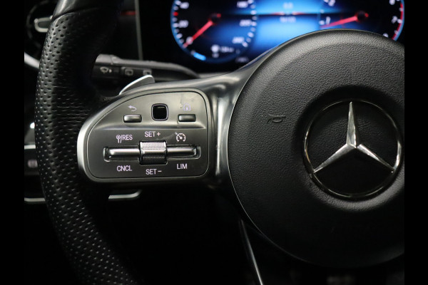 Mercedes-Benz A-Klasse 180 AMG Sport Night Upgrade [SCHUIFKANTELDAK, CARPLAY, UITKLAPBARE TREKHAAK, CAMERA, WIDESCREEN, STOELVERWARMING, NAVIGATIE, NIEUWSTAAT]