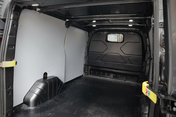 Ford Transit Custom 300 2.0 TDCI L2H1 170 PK AUT | Camera | CarPlay | Trekhaak | Lane Assist | Stoelverwarming | PDC V+A | 3-Zitter | Airco | AV Edition | 12 maanden garantie