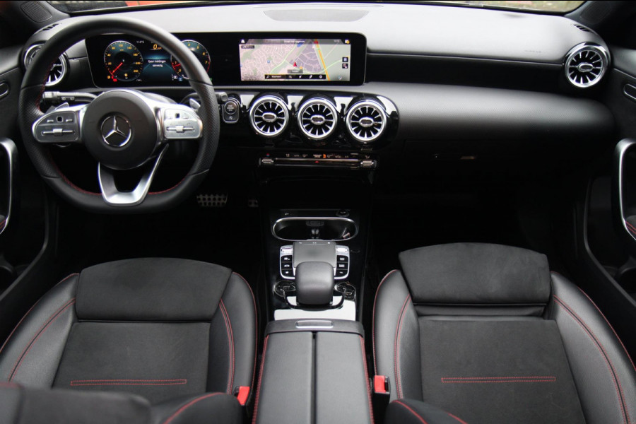 Mercedes-Benz A-Klasse 220 AMG/PANO/STOELVER/SFEERVER/CARPLAY/VOLL