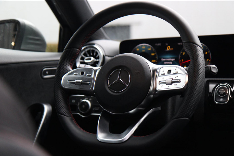 Mercedes-Benz A-Klasse 220 AMG/PANO/STOELVER/SFEERVER/CARPLAY/VOLL