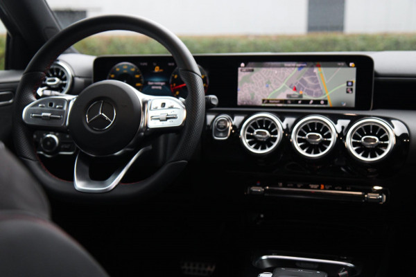 Mercedes-Benz A-Klasse 220 AMG/PANO/STOELVER/SFEERVER/CARPLAY/VOLL