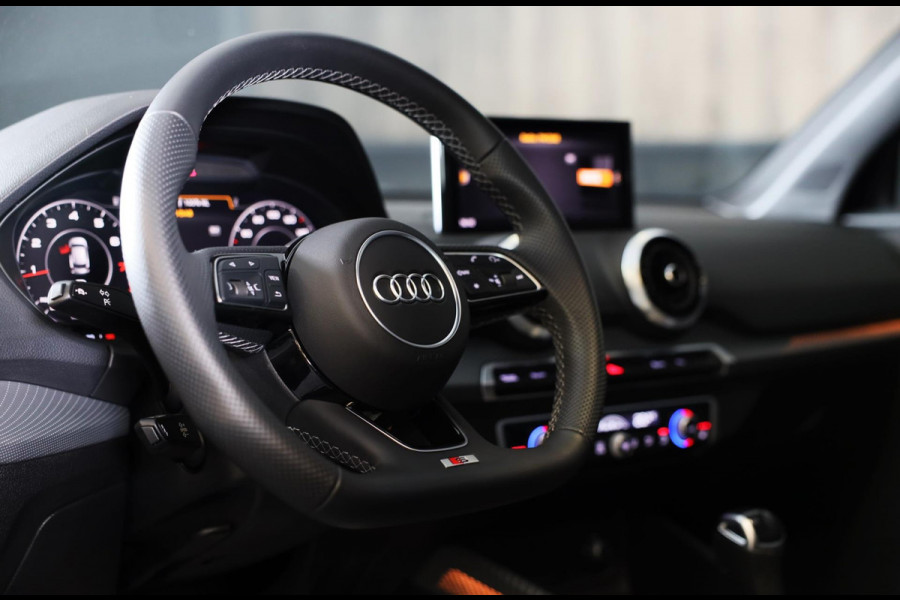 Audi Q2 35 TFSI Edition ONE S Line / AUT / ACC / Open Panoramadak / Virtual Cockpit / Lane Assist / Leder / Navi / Camera / Matrix