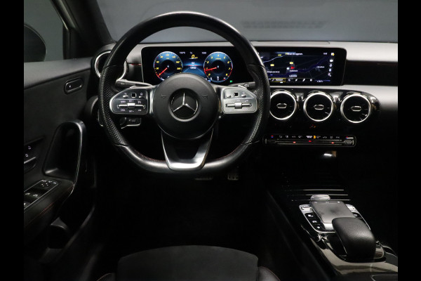 Mercedes-Benz A-Klasse 200 AMG Sport [CAMERA, APPLE CARPLAY, ANDROID, STOELVERWARMING, PDC V+A, CRUISE, CLIMATE, NIEUWSTAAT]