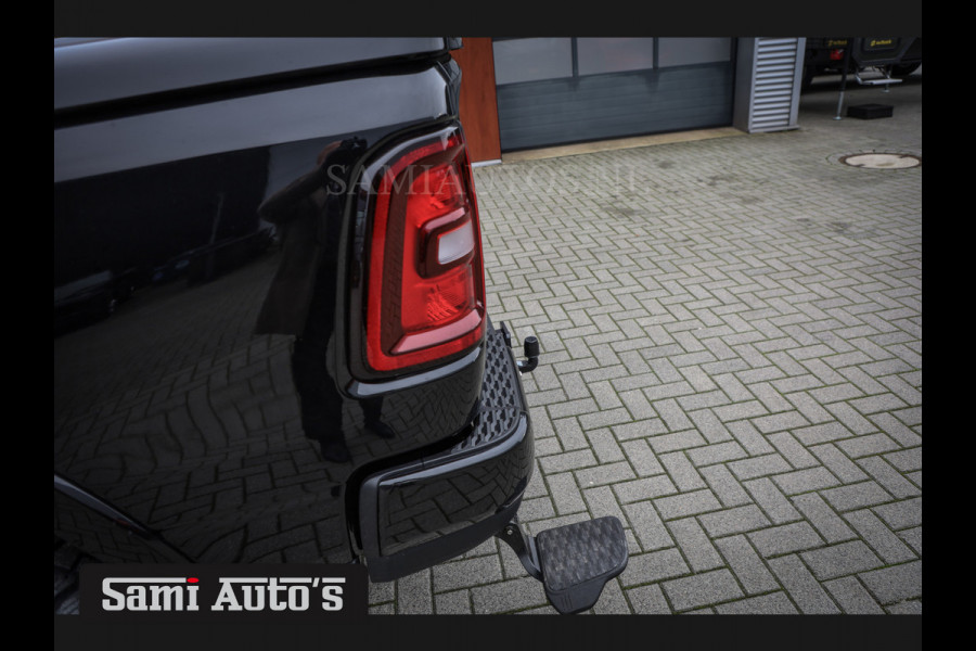 Dodge Ram PREMIUM NIGHT EDITION | MAY 2025 BOM VOL + 14.4 INCH SCHERM | LUCHTVERING | HUD | HURRICAN 420PK 636 Nm | PRIJS MET LPG EN COVER DUBBELE CABINE | PICK UP | 5 PERSOONS | DC | GRIJSKENTEKEN | VOORRAAD NR 2288 - 4952