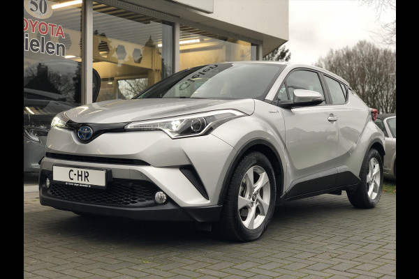 Toyota C-HR 1.8 Hybrid Active | Trekhaak, Navigatie, Parkeercamera, Lichtmetalen velgen, Climate control, Adaptive cruise control