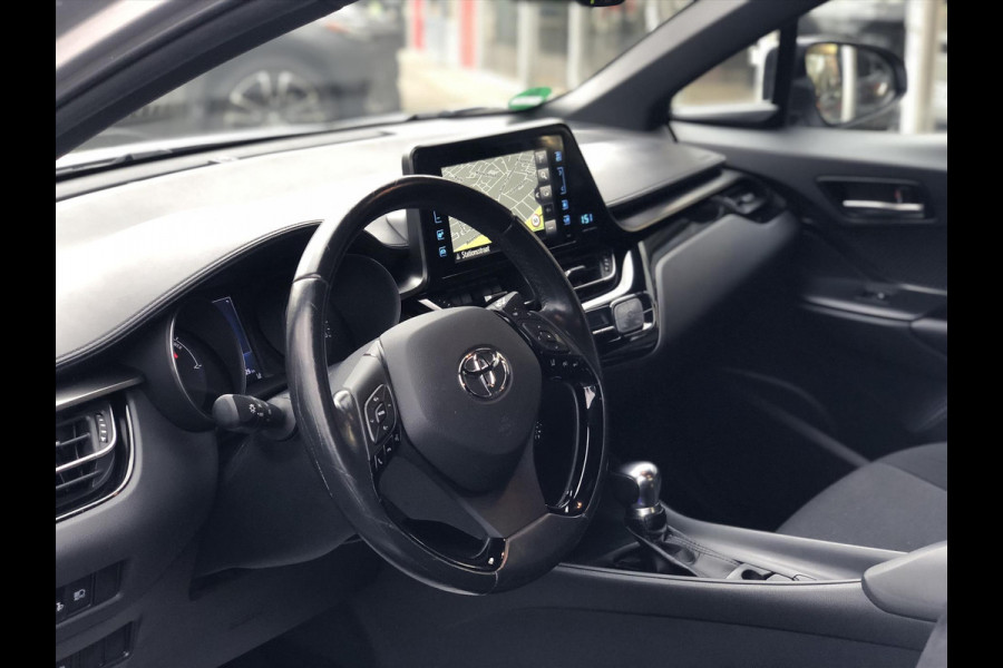 Toyota C-HR 1.8 Hybrid Active | Trekhaak, Navigatie, Parkeercamera, Lichtmetalen velgen, Climate control, Adaptive cruise control