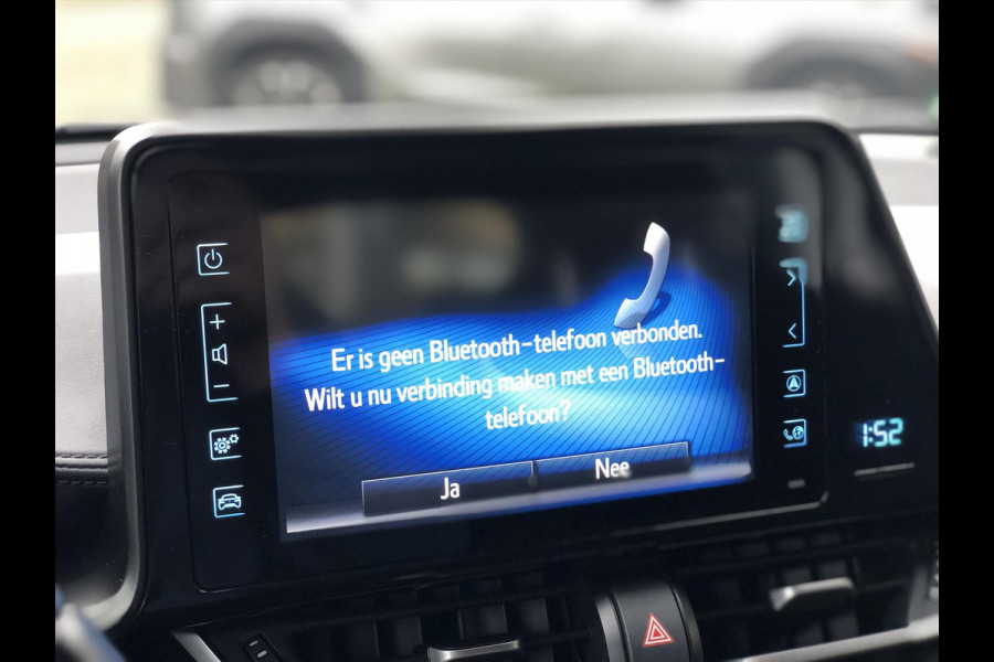 Toyota C-HR 1.8 Hybrid Active | Trekhaak, Navigatie, Parkeercamera, Lichtmetalen velgen, Climate control, Adaptive cruise control