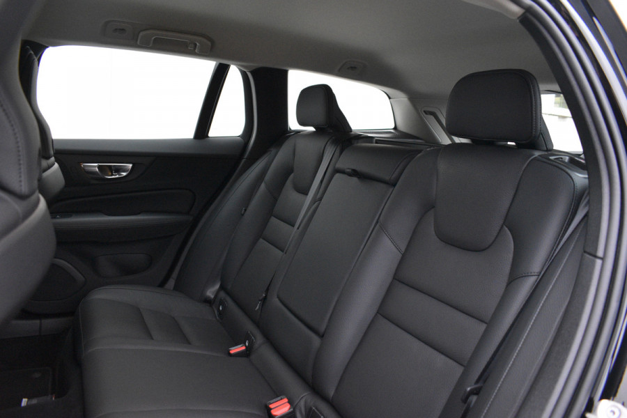 Volvo V60 2.0 B4 Plus Dark | Stoelen met geheugen | Trekhaak | Keyless entry |