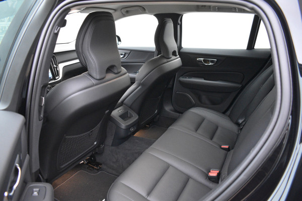 Volvo V60 2.0 B4 Plus Dark | Stoelen met geheugen | Trekhaak | Keyless entry |