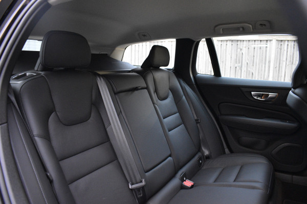 Volvo V60 2.0 B4 Plus Dark | Stoelen met geheugen | Trekhaak | Keyless entry |