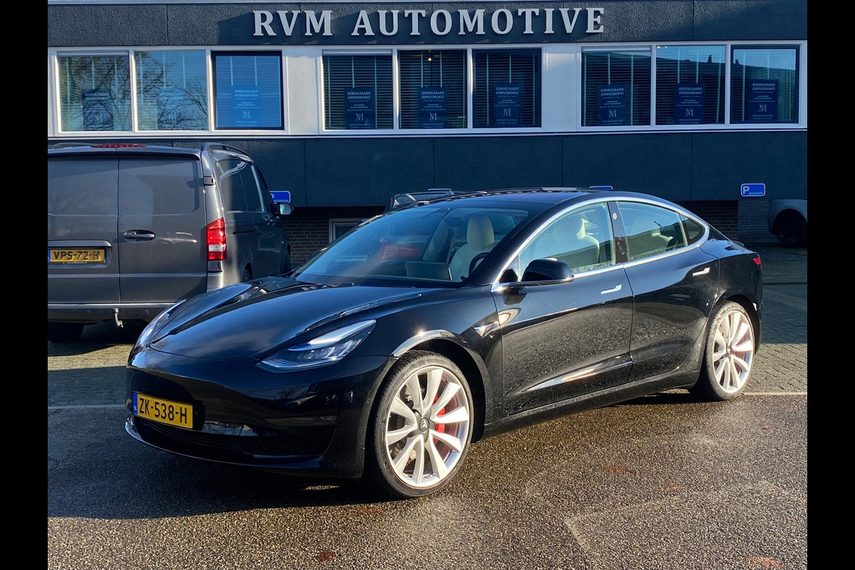 Tesla Model 3 Performance AWD 75 kWh VAN: 29.900,- VOOR: 27.877,- EINDEJAARSVOORDEEL: 2.023,-