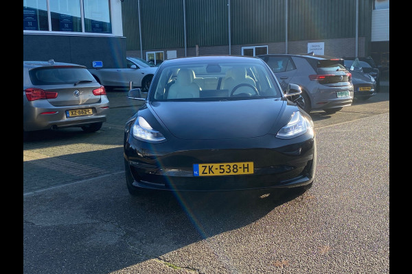 Tesla Model 3 Performance AWD 75 kWh VAN: 29.900,- VOOR: 27.877,- EINDEJAARSVOORDEEL: 2.023,-