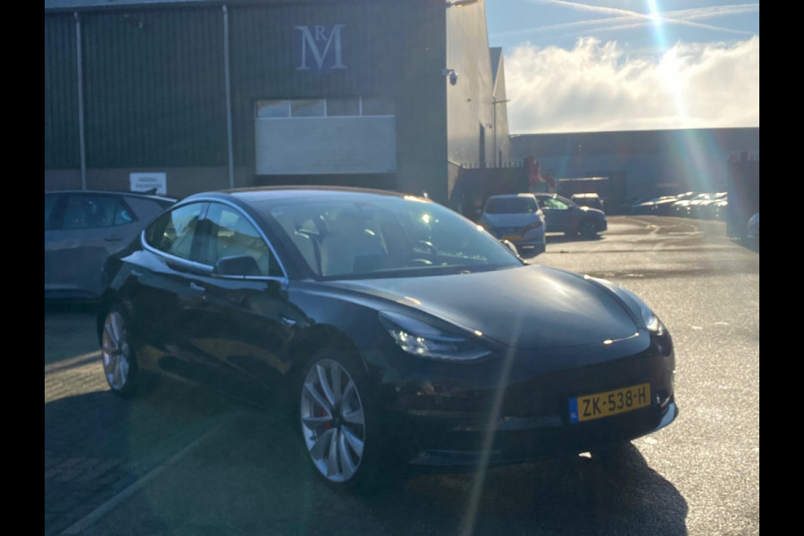 Tesla Model 3 Performance AWD 75 kWh VAN: 29.900,- VOOR: 27.877,- EINDEJAARSVOORDEEL: 2.023,-